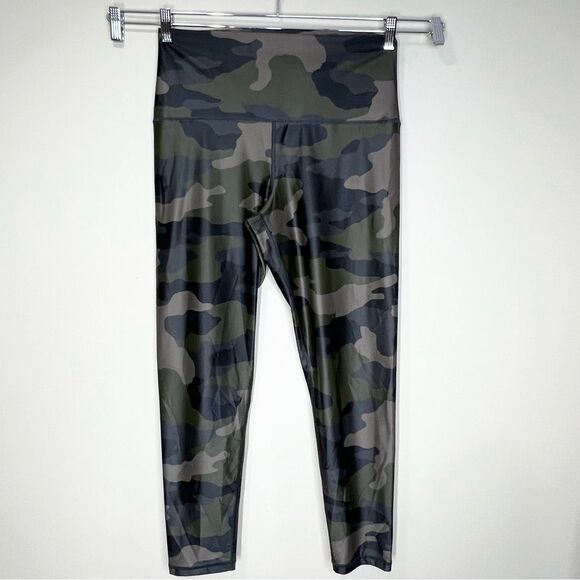 Offline by Aerie Shine Camo High Waisted 7/8 Leggings XL - Picture 2 of 7